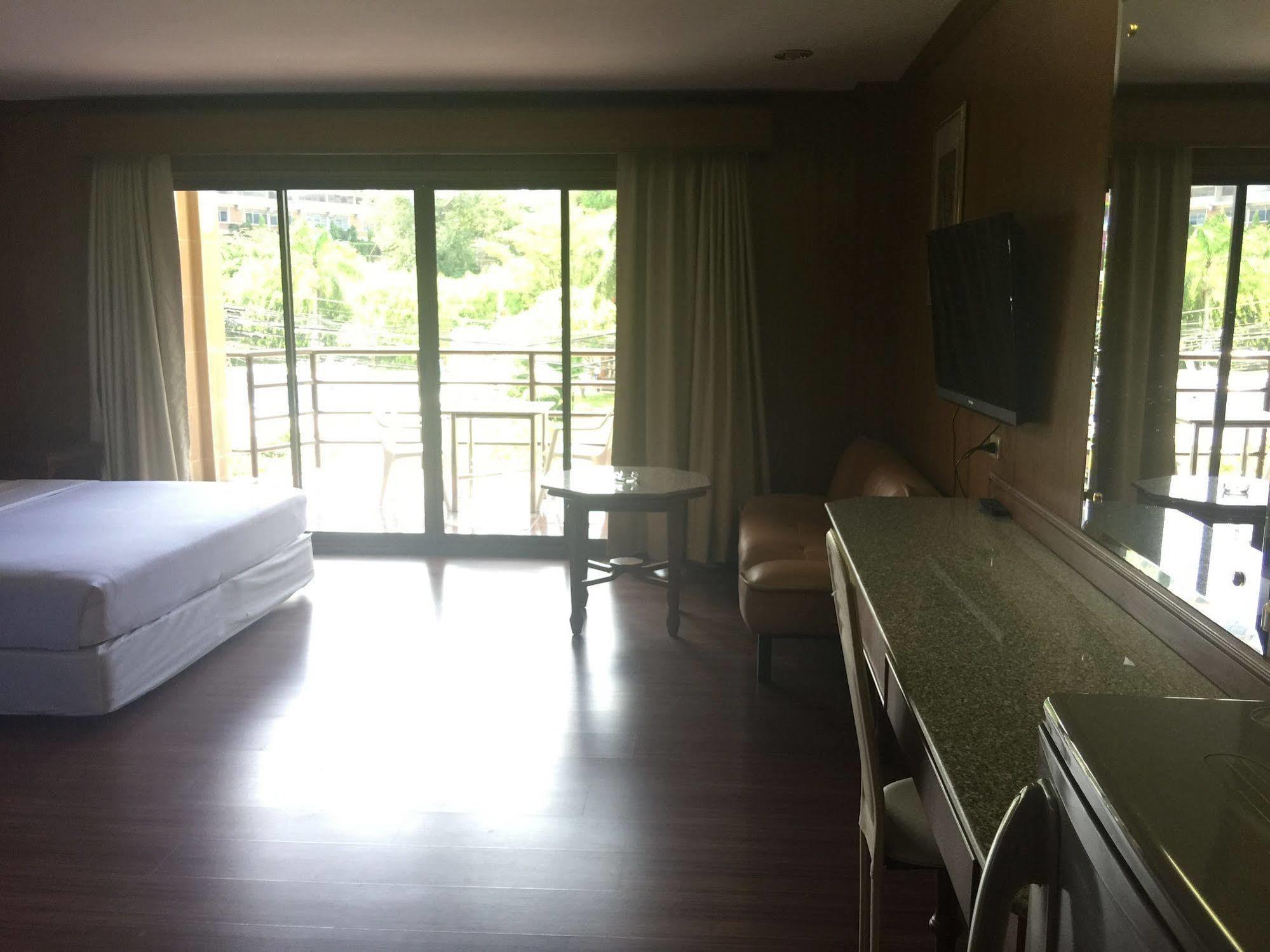 Marsi Pattaya Hotel Bagian luar foto