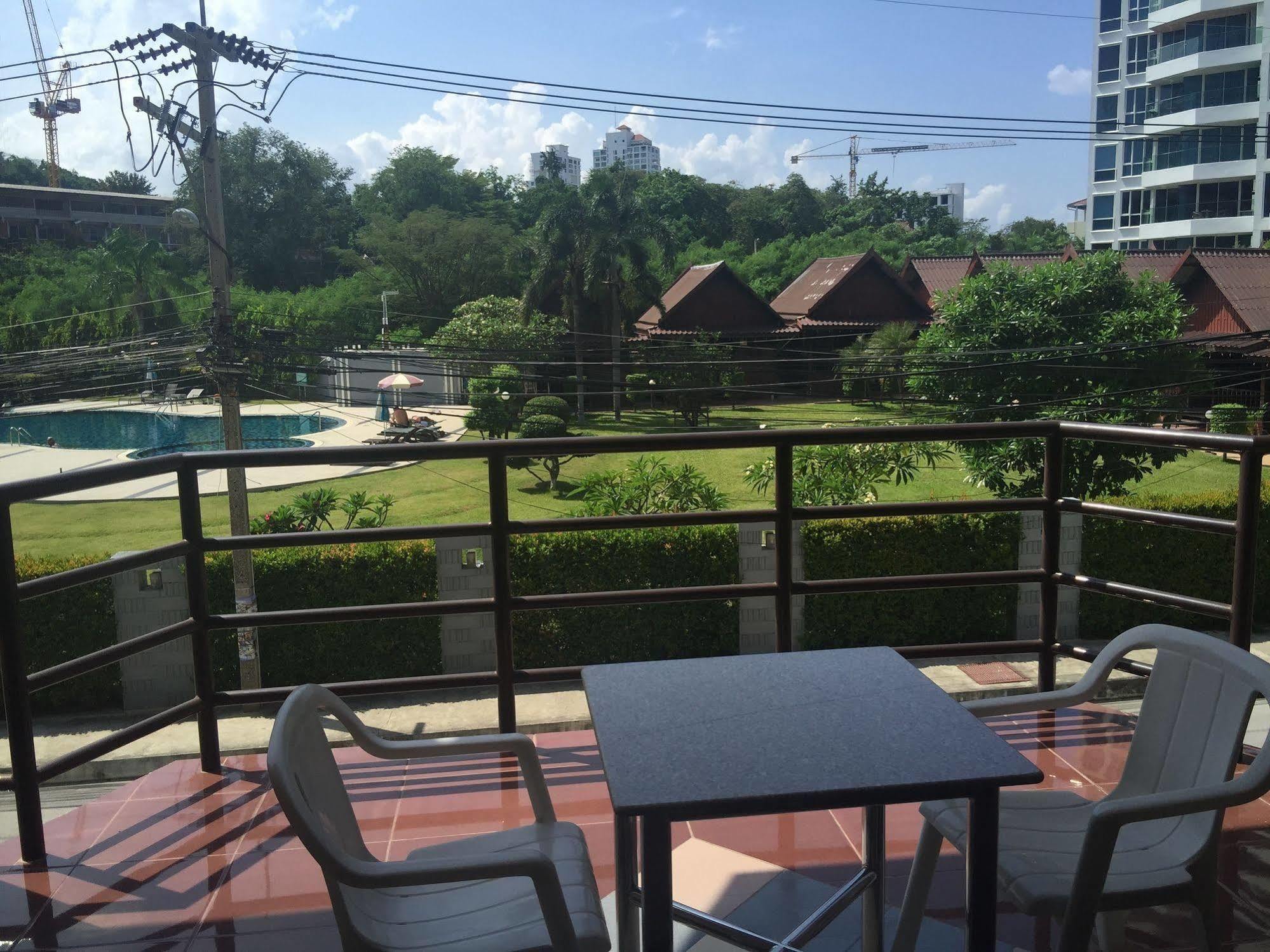 Marsi Pattaya Hotel Bagian luar foto